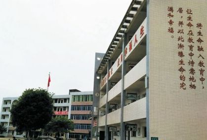 成都周邊哪些學(xué)校招收幼師？