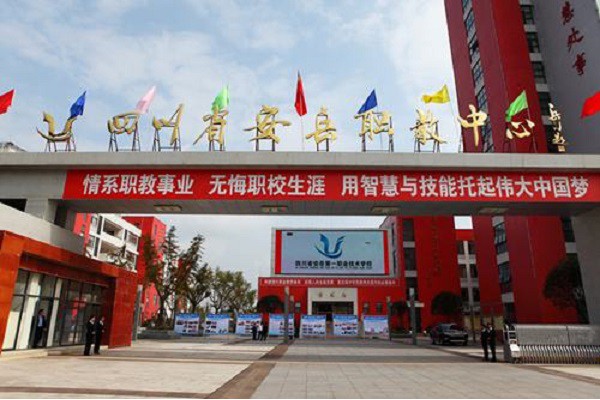 成都汽修學(xué)校都有哪些專業(yè)合適女孩