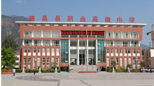 男孩子讀航空專業(yè)好嗎(男空乘一個月工資多少)