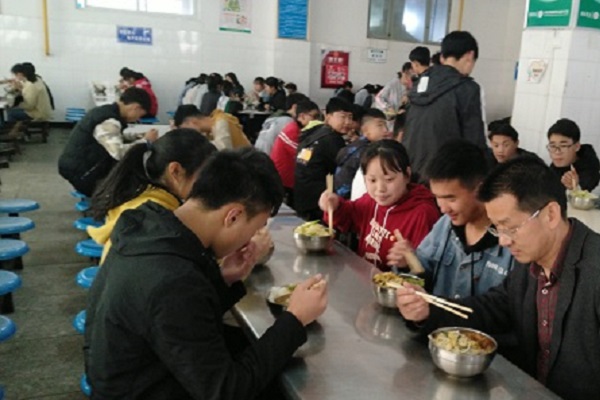 ?？飘厴I(yè)生考研究生有哪些要求（?？粕厴I(yè)考研需要什么條件）圖2