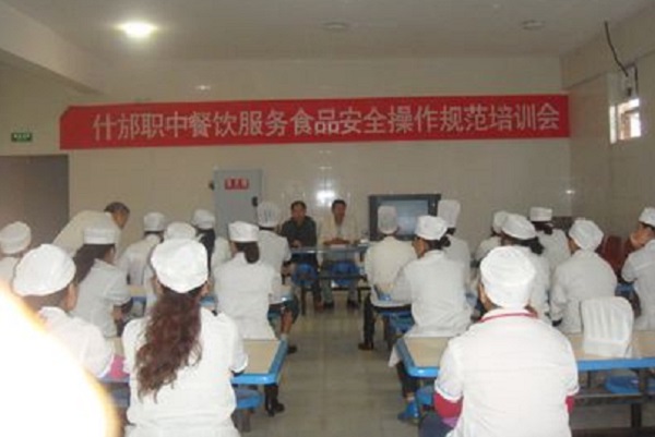 2022年成都青華職業(yè)學(xué)校的學(xué)費(fèi)和費(fèi)用是多少？