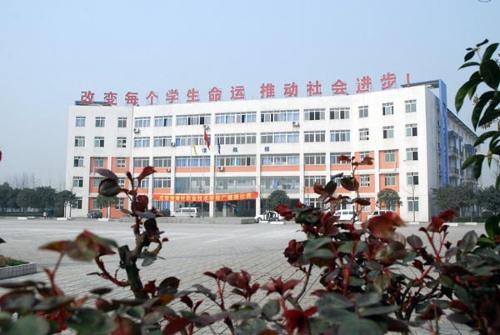成都青華職業(yè)學(xué)校怎么樣，好不好？