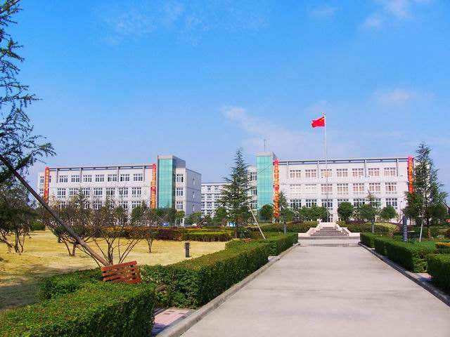 四川省宜賓市商業(yè)職業(yè)職業(yè)中專學(xué)校2022年報(bào)考條件、招生要求、招收目標(biāo)圖2