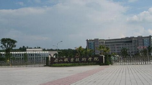 四川初中生能學(xué)鐵路學(xué)校嗎？