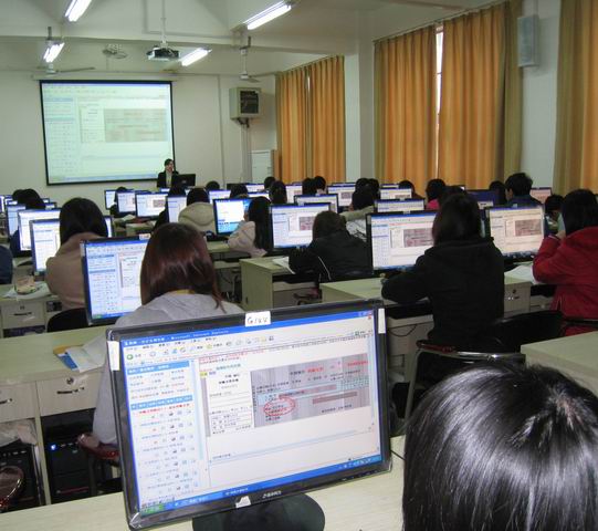 2021年四川讀電子商務學校要分數(shù)嗎？