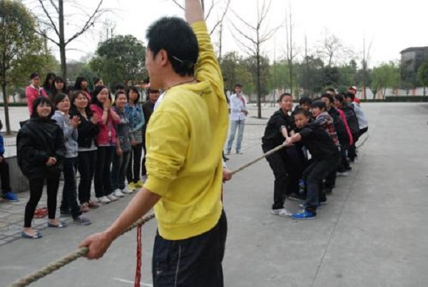 成都初中生能讀汽修學(xué)校嗎？