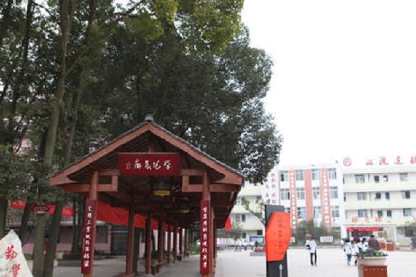 2022年四川初中畢業(yè)報什么中專最好？