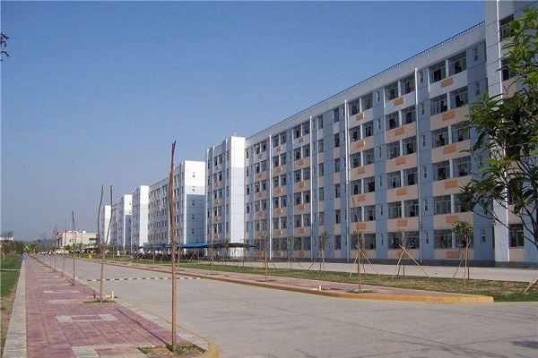 四川鐵路學(xué)校有男孩子嗎