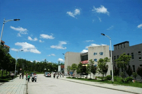 四川女生讀汽車維修學(xué)校好么