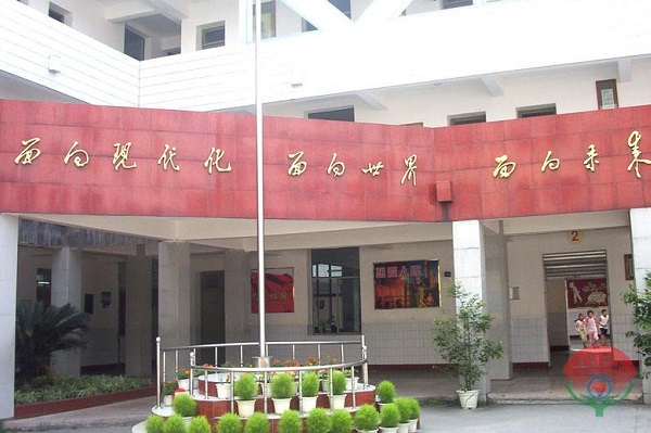 成都市2022年中學(xué)生讀什么汽修學(xué)校