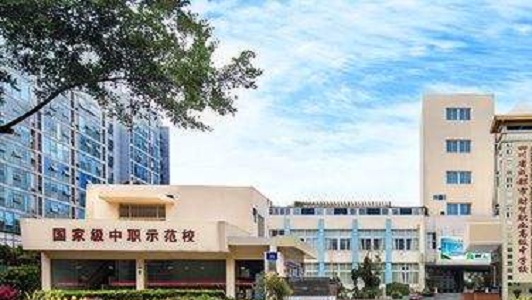 幾個(gè)人間是成都五月花高級(jí)技工學(xué)校寢室 寢室環(huán)境如何