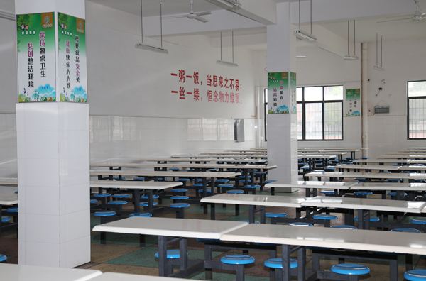 四川石油學(xué)校地址在哪里？