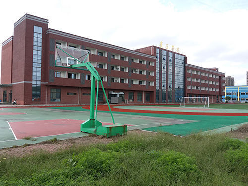 德陽(yáng)市的初三大學(xué)畢業(yè)生想報(bào)職業(yè)高中 成都華西衛(wèi)校招收嗎