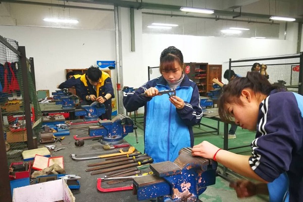 2021年成都哪些大學(xué)有衛(wèi)校專業(yè)？