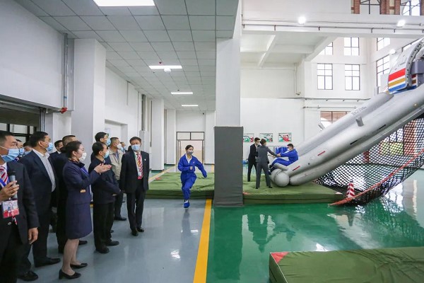 2022年成都汽修學校和中專有什么區(qū)別？