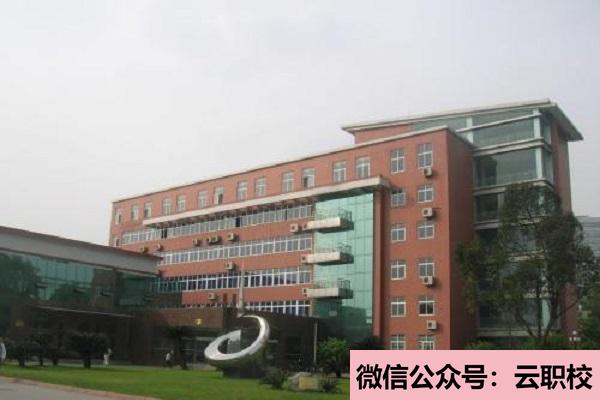 陜西醫(yī)科校園環(huán)境優(yōu)美,走就像(陜西醫(yī)科學(xué)校2021年招生簡章)