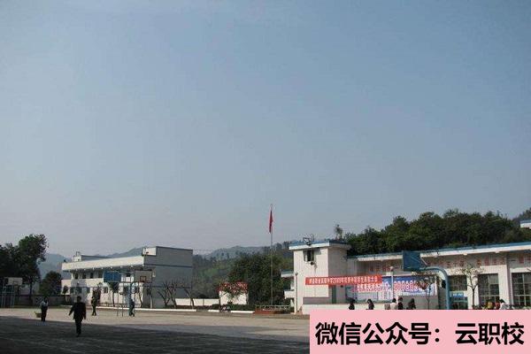 2021年鹽城工業(yè)職業(yè)技術(shù)學(xué)院?jiǎn)握姓猩?jiǎn)章圖2