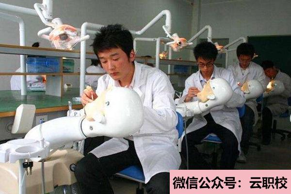 安順讀衛(wèi)校多少錢?安順民族中等職業(yè)學校收費情況(安順2021年讀衛(wèi)校多少錢)