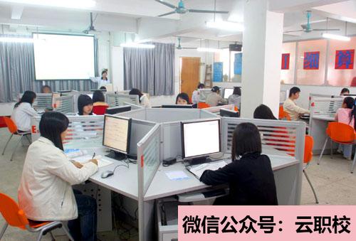 2021年使用示教器、操作面板等人機(jī)交互設(shè)備及相關(guān)機(jī)械工具(工業(yè)機(jī)器人應(yīng)用與維護(hù))