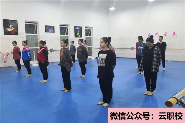 重慶市南丁衛(wèi)生職業(yè)學(xué)校教學(xué)團(tuán)隊(duì)有專任教師156人(重慶沙坪壩區(qū)2021年男生上什么衛(wèi)校比較好)