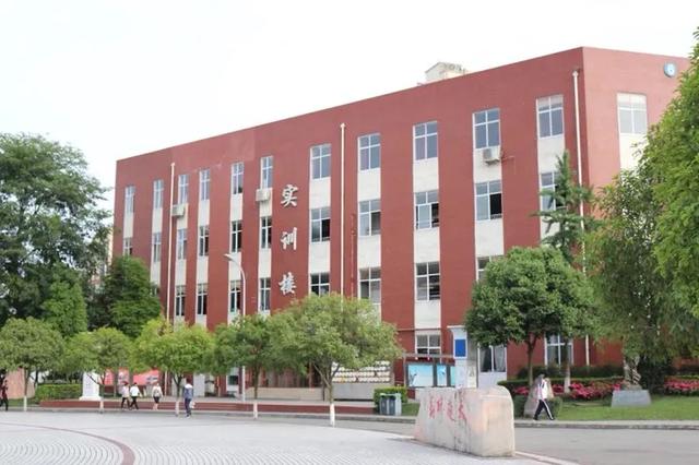 四川省成都市志翔職業(yè)學校(四川省成都市志翔職業(yè)學校2019屆的學生)