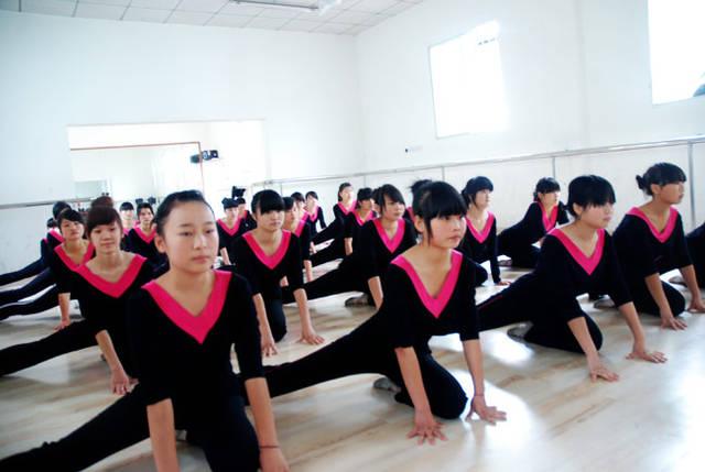 四川成都幼兒師范學(xué)校分?jǐn)?shù)線(xiàn)(湖北幼兒師范學(xué)校高等專(zhuān)科學(xué)校分?jǐn)?shù)線(xiàn))