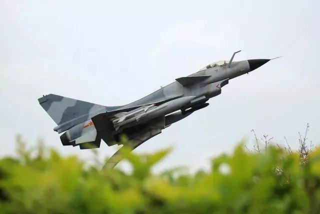 成都職業(yè)技術(shù)學校航空專業(yè)(成都航空職業(yè)技術(shù)學校學費多少錢)