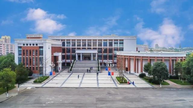 成都職業(yè)技術(shù)學校航空專業(yè)(成都航空職業(yè)技術(shù)學校學費多少錢)