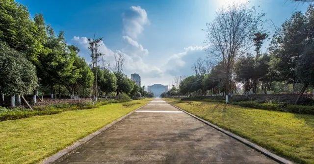 成都職業(yè)技術(shù)學校航空專業(yè)(成都航空職業(yè)技術(shù)學校學費多少錢)