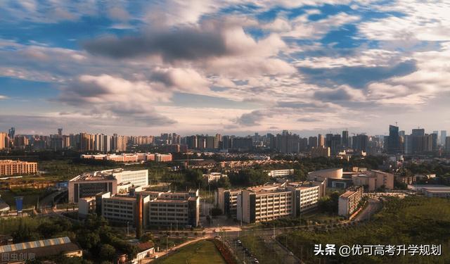 成都職業(yè)技術(shù)學校好不好(成都工貿(mào)職業(yè)技術(shù)學校好不好)