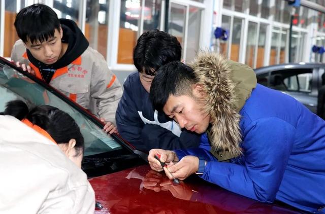 成都汽車類專業(yè)學校(成都外國語專業(yè)學校)