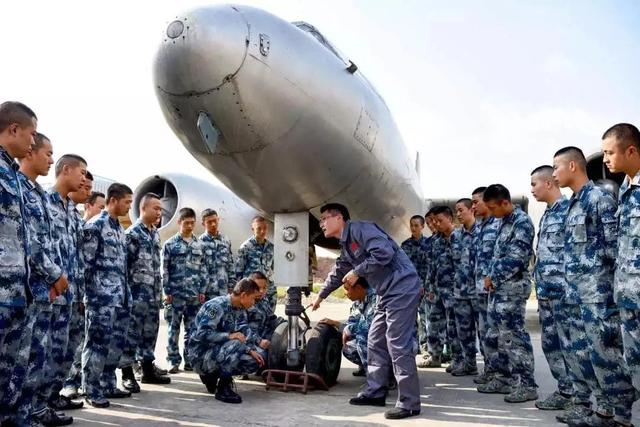 成都航空技術(shù)學校學校費用是多少(四川航空學校成都空乘學校)