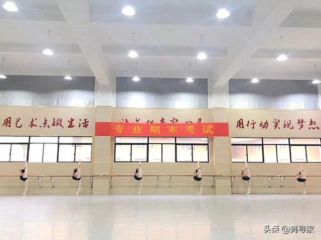 四川音樂學(xué)院附屬中等藝術(shù)學(xué)校學(xué)費(fèi)(四川音樂學(xué)院附屬中等藝術(shù)學(xué)校怎么樣)