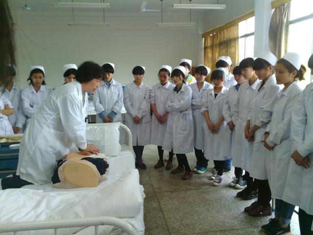 四川省成都衛(wèi)生學(xué)校學(xué)費(成都鐵路衛(wèi)生職業(yè)學(xué)校)