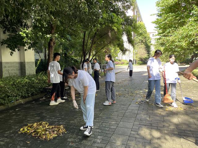 四川省旅游職業(yè)學(xué)校(?？诼糜温殬I(yè)學(xué)校)