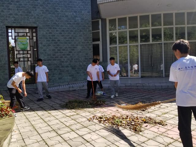 四川省旅游職業(yè)學(xué)校(?？诼糜温殬I(yè)學(xué)校)
