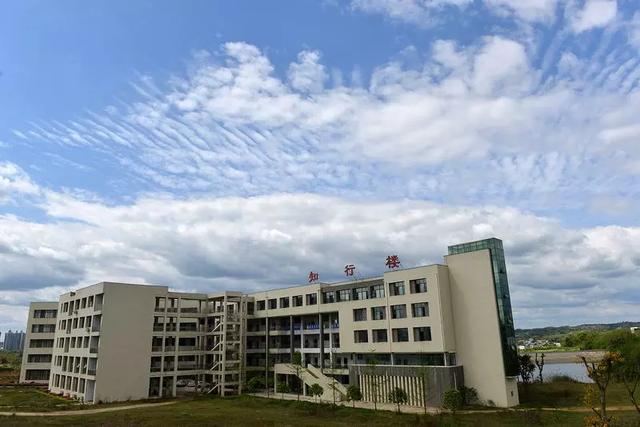 南充職業(yè)技術(shù)學(xué)校(南充職業(yè)技術(shù)學(xué)院官網(wǎng)首頁(yè))