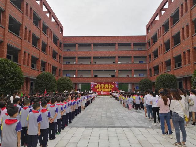 自貢高級(jí)技工學(xué)校(自貢高級(jí)技工學(xué)校官網(wǎng))