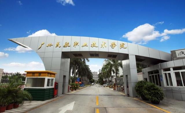 成都航空職業(yè)技術學校哪家好(成都航空職業(yè)技術學院分數線)