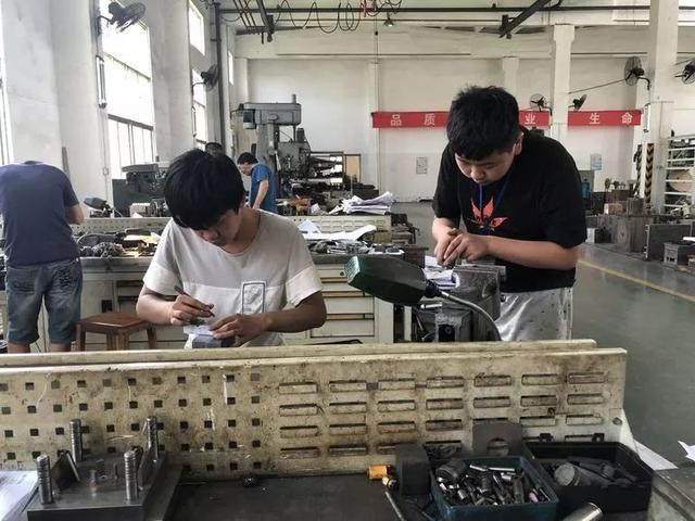 雅安職業(yè)中學(雅安職業(yè)中學02級)