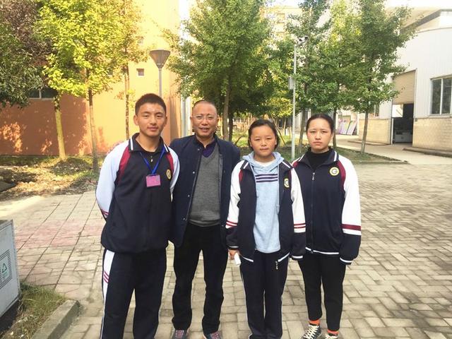 四川省崇州市職業(yè)中專學(xué)校(四川省崇州市職業(yè)中專學(xué)校校長(zhǎng))