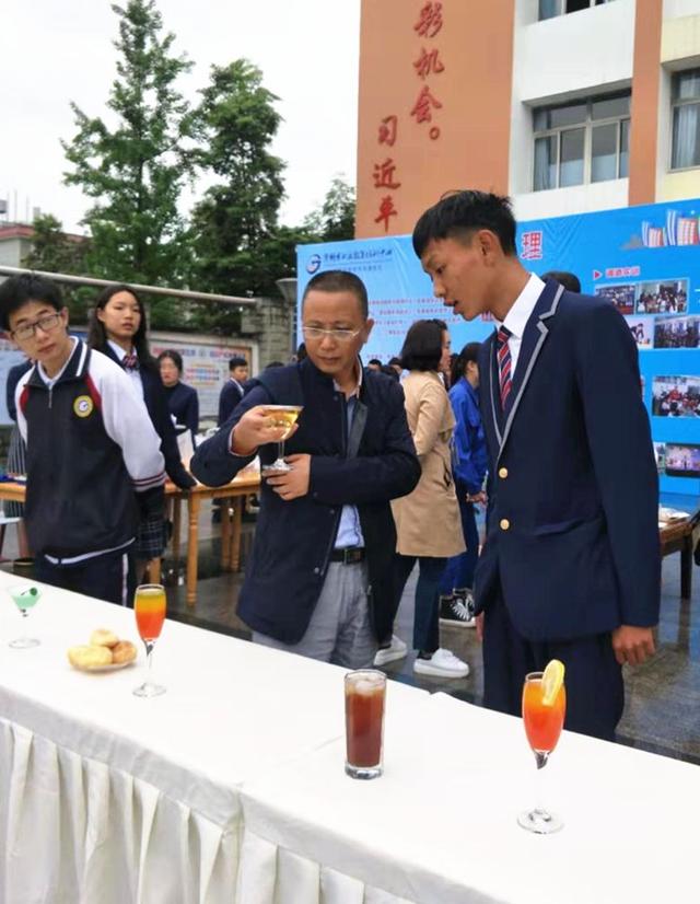 四川省崇州市職業(yè)中專學(xué)校(四川省崇州市職業(yè)中專學(xué)校校長(zhǎng))