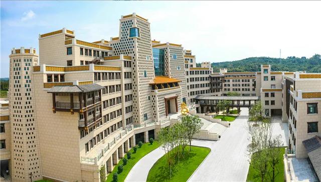 成都職業(yè)航空學校招生簡章(成都航空職業(yè)技術(shù)學校招生簡章)