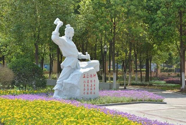 綿陽市電子教育學校(綿陽市電子教育學校歷任校長)