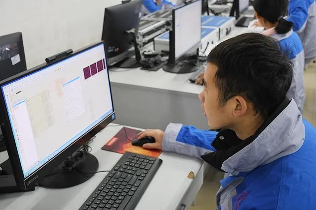 綿陽市電子教育學校(綿陽市電子教育學校歷任校長)