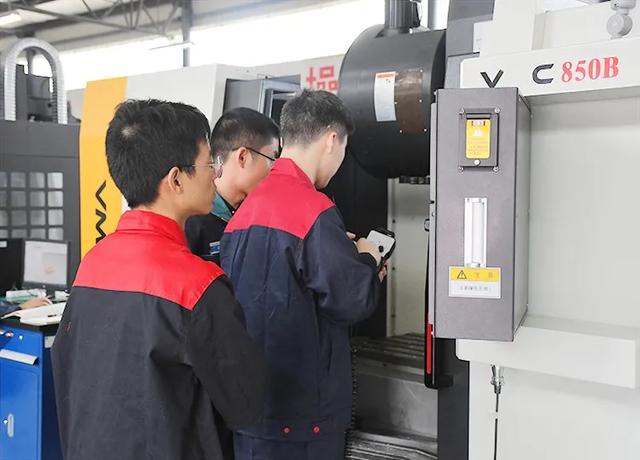 綿陽市電子教育學校(綿陽市電子教育學校歷任校長)